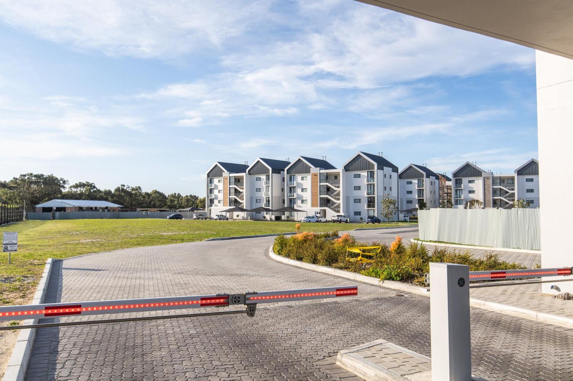 Cozy Modern Apartment At Bellamare Port Elizabeth Bagian luar foto
